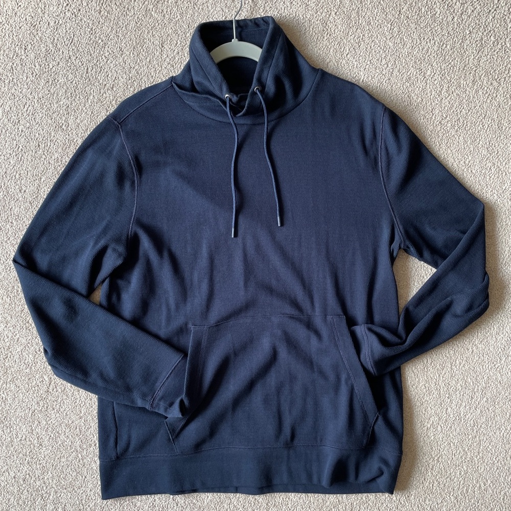 Banana Republic Turtle Neck, Men’s Large, Navy, EUC.